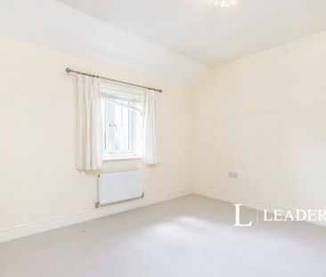3 bedroom house to rent Hollow Trees Close, Off Hollow Trees Drive,... - Photo 5