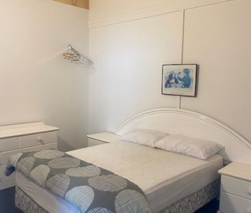 Easy-care staff accommodation - Photo 5