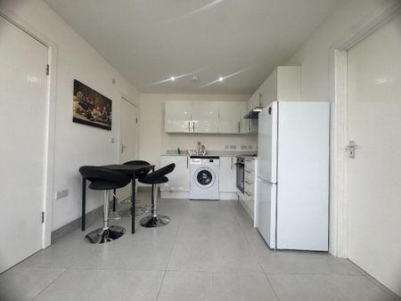 2 bedroom flat to rent - Photo 2