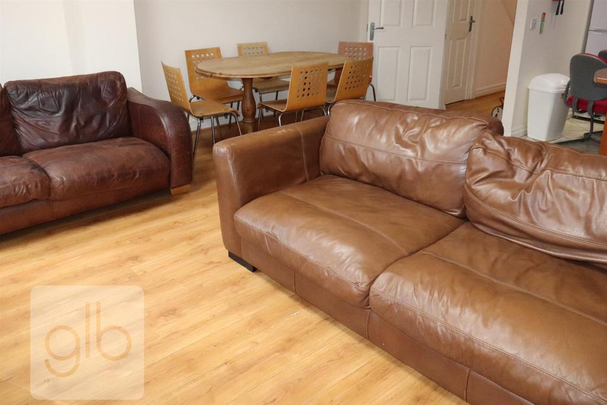 6 bedroom terraced house to rent - Photo 1