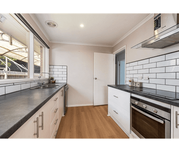 Spacious and modern living! - Photo 3