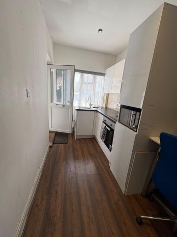 1 bedroom semi-detached house to rent - Photo 4