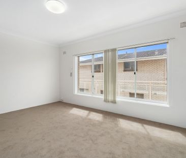 Cozy One Bedroom Unit - Photo 1