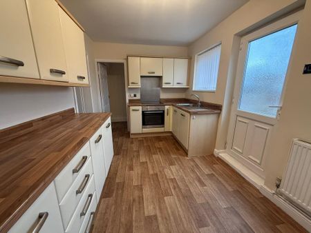 3 bedroom terraced house to rent - Photo 5