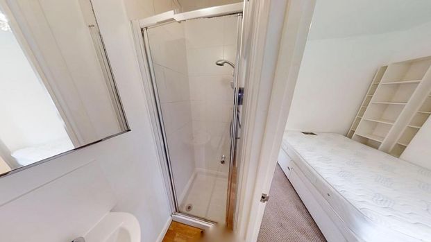 4 bedroom semi-detached house to rent - Photo 1