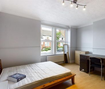 4 bedroom terraced house to rent - Photo 2