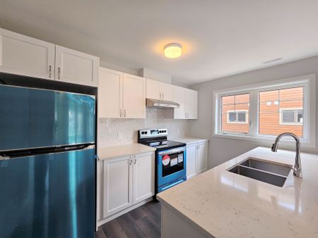 For Lease - 200 Anyolite Private, Barrhaven, Ontario - Photo 3