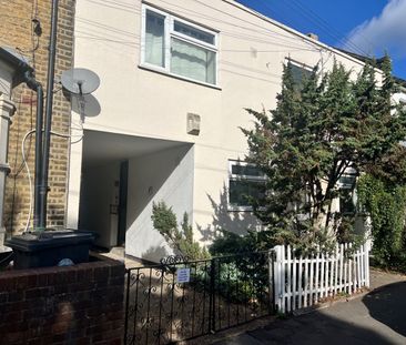 Studio Flat, Norman Road, E11 - Photo 6