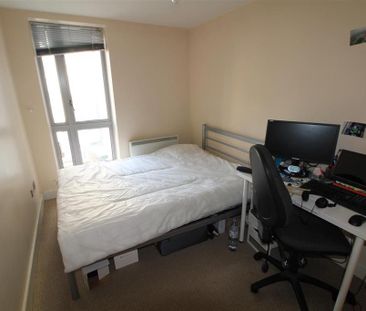 2 bedroom flat to rent - Photo 6
