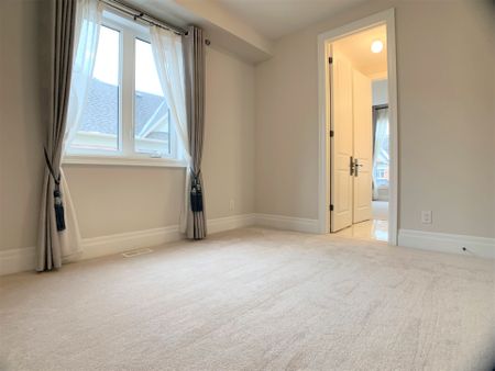 For Lease - 18 Yuan Drive, Richmond Hill, Ontario - Photo 3