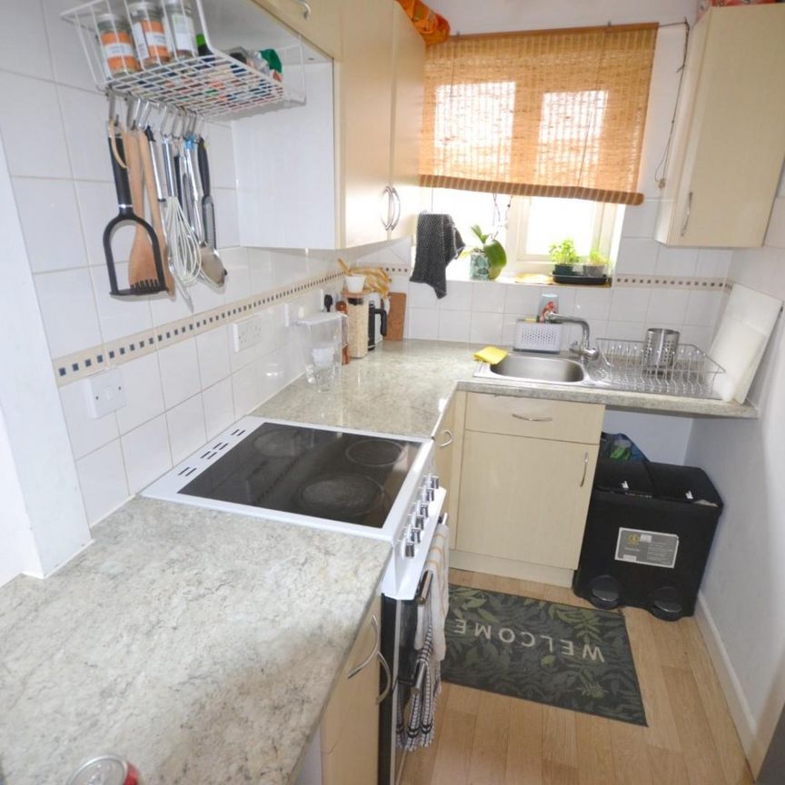 Studio Flat Tudor Street, Exeter, EX4 3BR - Photo 1