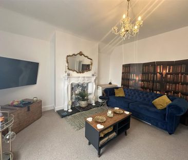 1 bedroom penthouse to rent - Photo 2