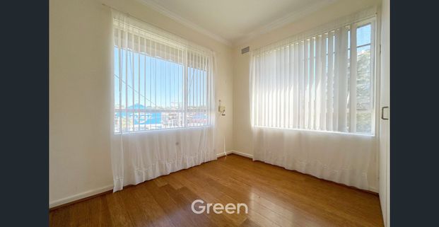 Bright, Well-Maintained Two-Bedroom Unit in Prime West Ryde Position! - Photo 1