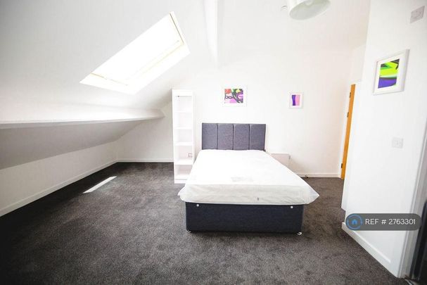 1 bedroom in a house share to rent - Photo 1