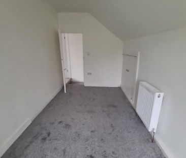2 bedroom end of terrace house to rent - Photo 5