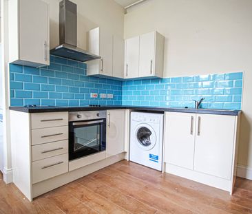 Apt 22, Fairbairn Residence - Photo 3