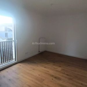 Location Appartement 2 pièces 46 m2 à Bourgoin-Jallieu - Photo 2