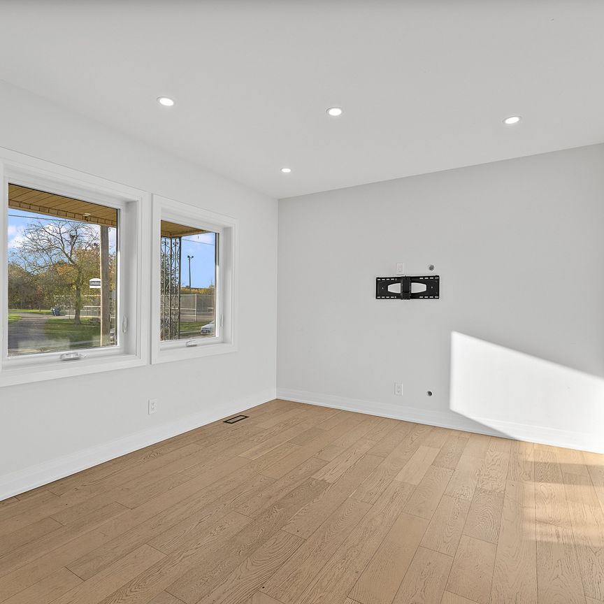 For Lease - 99 Twenty Sixth Street Unit# Main, Toronto, Ontario - Photo 1