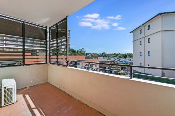 SPACIOUS UNIT LOCATED IN THE HEART OF KOGARAH - Photo 1