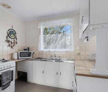 Spacious 3-Bed Home in Glenorchy - Photo 6