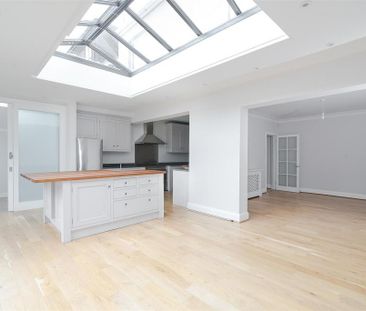 4 bedroom semi-detached house to rent - Photo 6