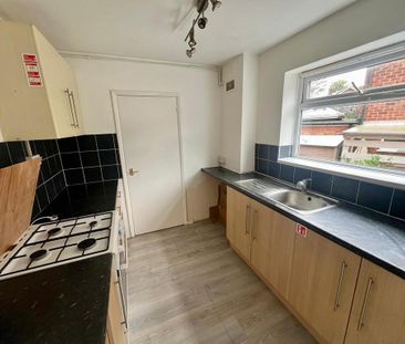 3 bedroom semi-detached house to rent - Photo 5