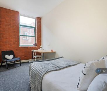 4 bedroom flat to rent - Photo 5