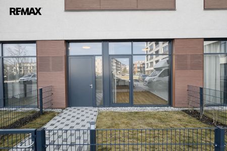 Pronájem bytu 1+kk a garsoniéry 42 m² - Fotografie 2
