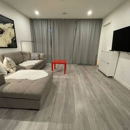 Modern 2-bedroom suite in good location. - Photo 1