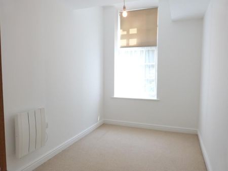 2 bedroom ground floor flat to rent - Photo 2