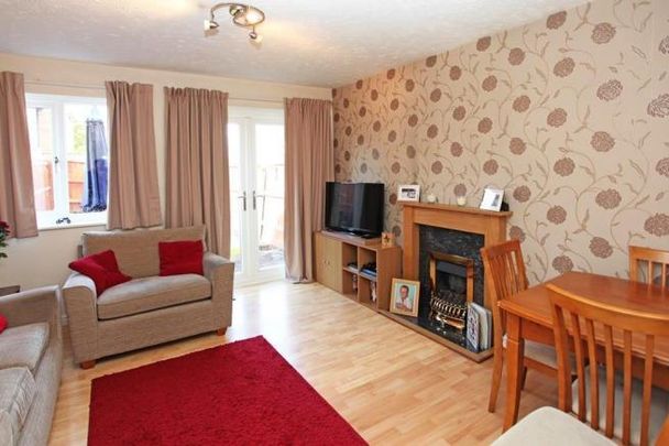 2 bedroom end of terrace house to rent - Photo 1