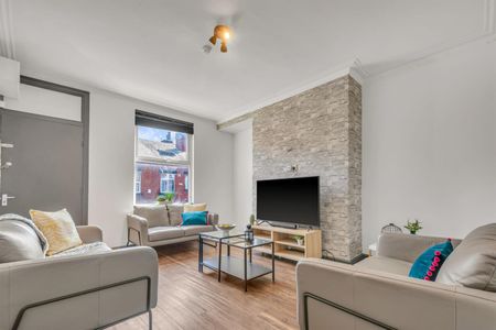 The Village Street, Burley, LS4 2PR - Photo 5