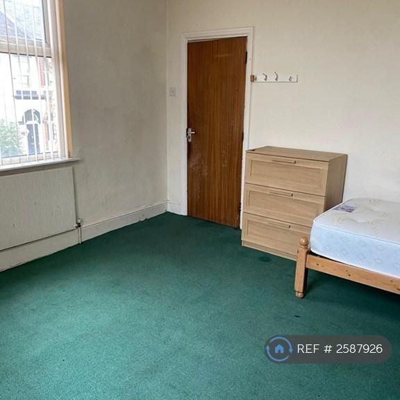1 bedroom in a flat share to rent - Photo 1
