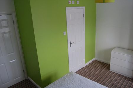 4 bedroom terraced house to rent - Photo 3