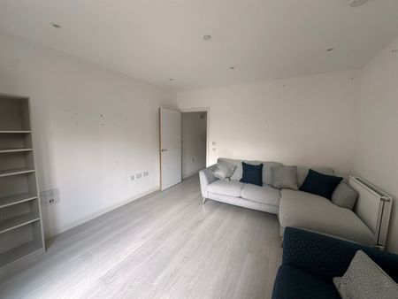 2 Bed Flat, Milton Road, NW9 - Photo 2