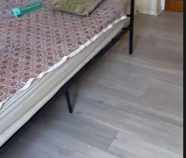 Room in a Shared House, Cowbridge Lane, IG11 - Photo 2