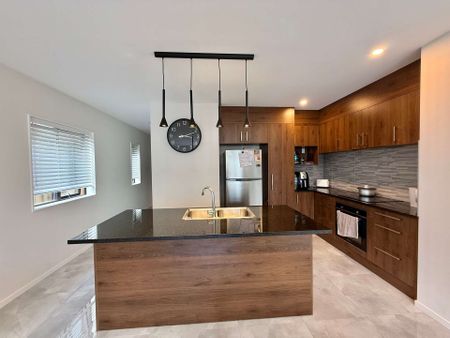 Low maintenance modern living! - Photo 3