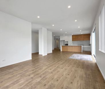 Silverdale, 40 Johns Creek Crescent - Photo 2