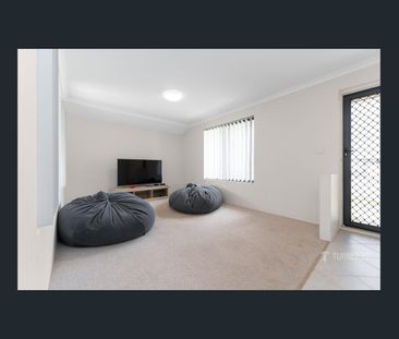 MODERN LIVING - Photo 1