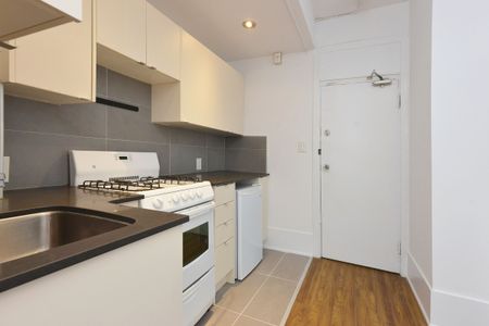 160 Huron Street - Photo 2