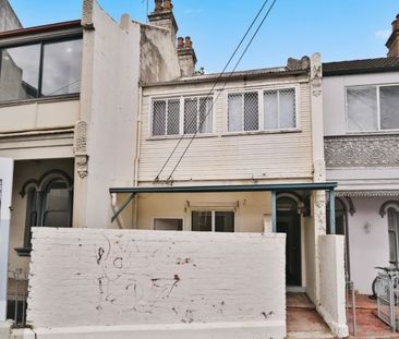 Affordable Room in Conveniently Located Guest House - Photo 1