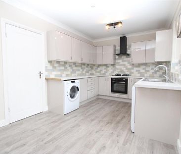 3 bedroom semi-detached house to rent - Photo 6