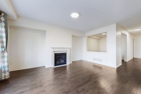 For Lease - 6 Kavanagh Avenue, East Gwillimbury, Ontario - Photo 3