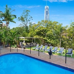 Surfers Paradise Large 1 Bedroom + study furnished unit - Photo 3