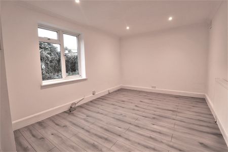 1 Bed Semi-Detached House, Ryecroft Road, SE13 - Photo 3