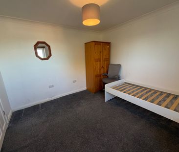 3 bedroom apartment to rent - Photo 3