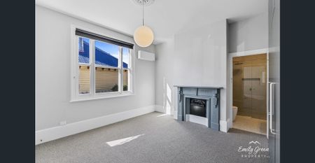 Stylishly Renovated 2 Bedroom + Loft Apartment in Prime Sandy Bay Location - Photo 4