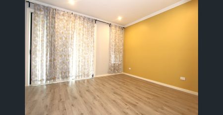 Family Home with there bath and one room Downstairs - Photo 2