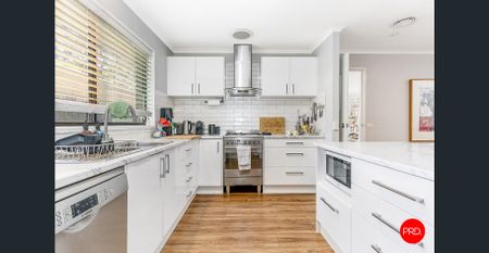 Comfortable Living with Room to Entertain - Photo 5