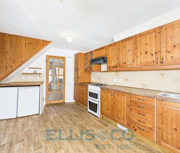 2 bedroom end of terrace house to rent - Photo 4